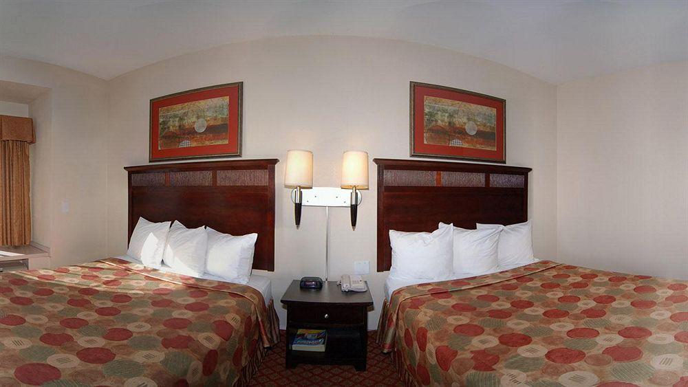 Best Western Roanoke Inn & Suites Buitenkant foto
