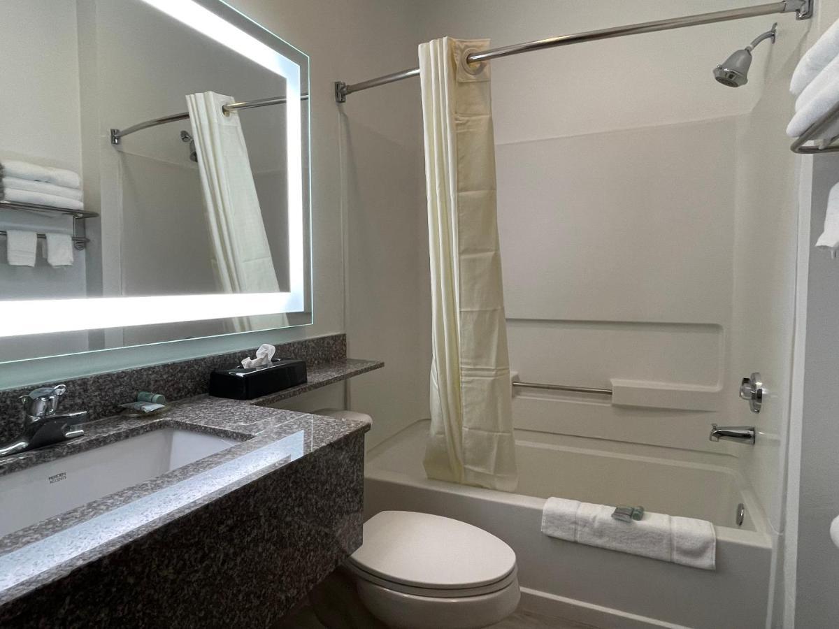 Best Western Roanoke Inn & Suites Buitenkant foto