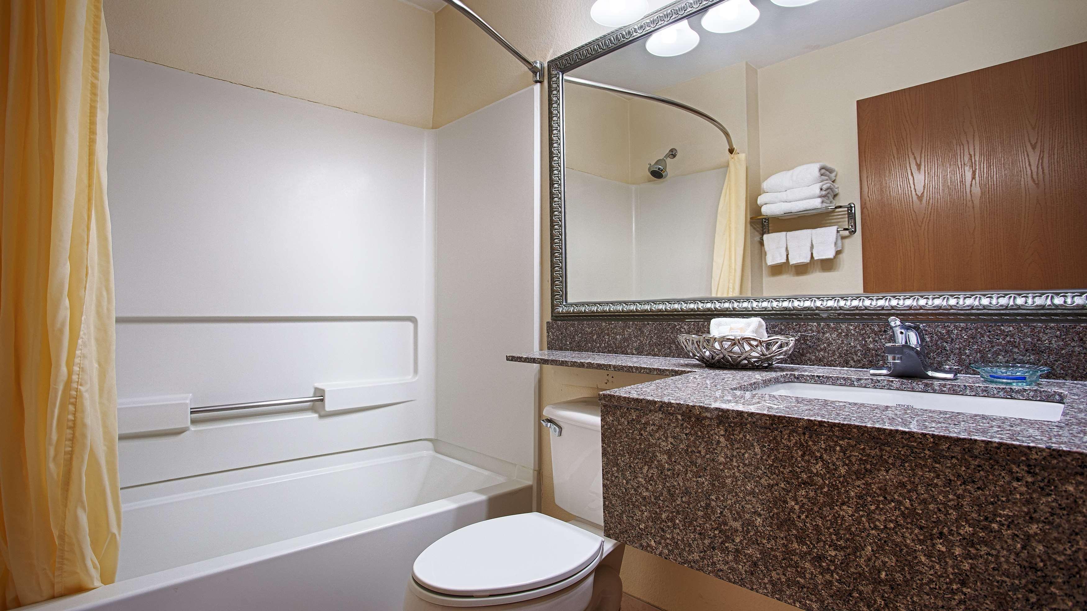 Best Western Roanoke Inn & Suites Buitenkant foto