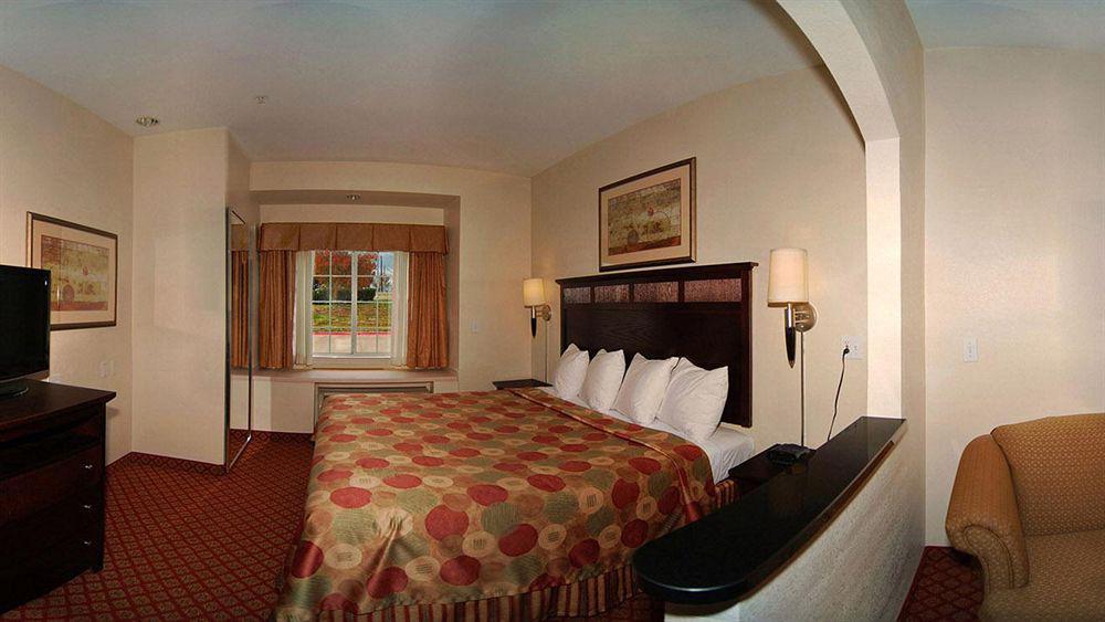 Best Western Roanoke Inn & Suites Buitenkant foto